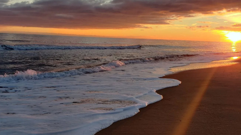 what-to-know-before-visiting-misquamicut-state-beach-1747153665